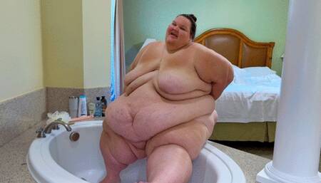 SSBBW Bathes in Jacuzzi Tub