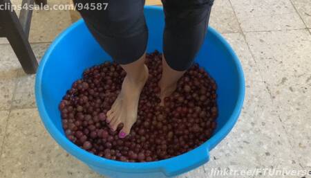 Yarami ASMR Grape Crushing [HD]