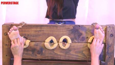 Foot Size 5 Stuck in the Stock MP4