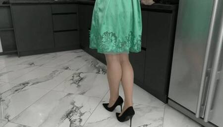 It's pure bliss to take my heels out of my shoes MP4 HD 720p