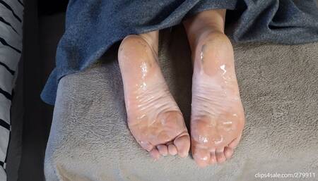 Barmaid and Her Stinky Soles (Full HD Version)