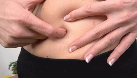 Seduction Unveiled: Ali Bordeaux’s Belly Button Tease (FullHD quality)