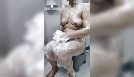Desi bhabhi sexy shower tease