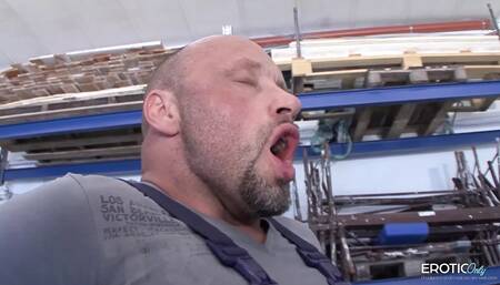 German warehouse employee has a special surprise during his break!