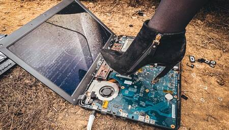 CRUSH Crushed a laptop with high heels