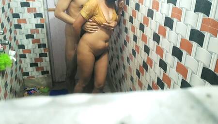 Desi Didi's Bathroom Chat Viral Video