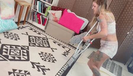 Summer Raez Sprained ANKLE and crutch HIDEF MOV