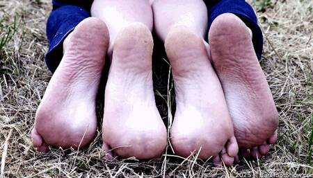 Two pairs of summer young soles of college girls in a public park (Part 5 of 6)