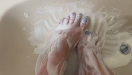 WASHING MY FEET WITH CREAMY WHITE YOGURTH asmr