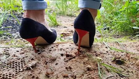 dirty high heels, high heels stuck, high heels sink in ground, high heels bending, sinking high heels