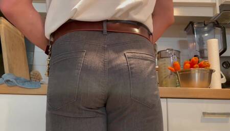 Relax-o-vision - Peeling Carrots