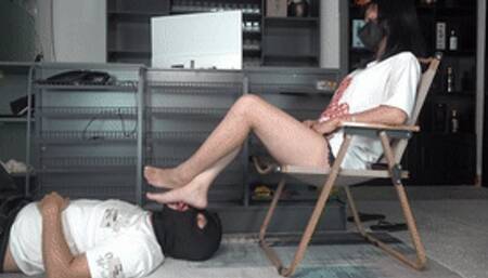 Mature queen humiliates slaves, licks deep throat, and humiliates beautiful feet!