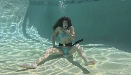 Nathalia Gets Stuck to the Pool Drain 1080p