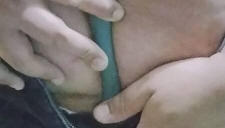 Watch my belly button close while i masturbate