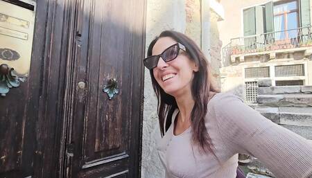 you turn me on while walking through Venice. Full video on my OF Page.