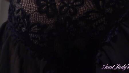 Aunt Judy's - Ловлю свою возбужденную мачеху-толстушку Montse Swinger за мастурбацией (POV)