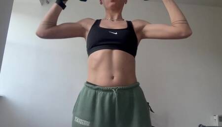 Gym Girl Working Out Her Big Muscles (more on OF @lemoncity444)