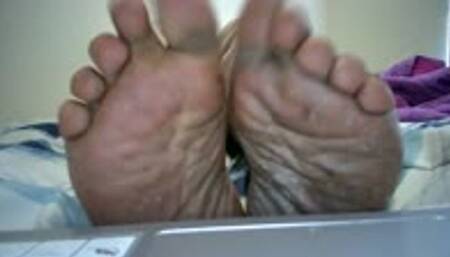 Nicole complains about feet