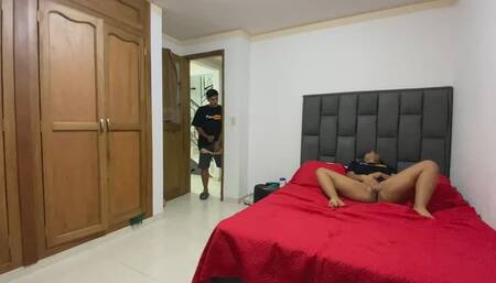 mi amiga gime muy fuerte en mi casa