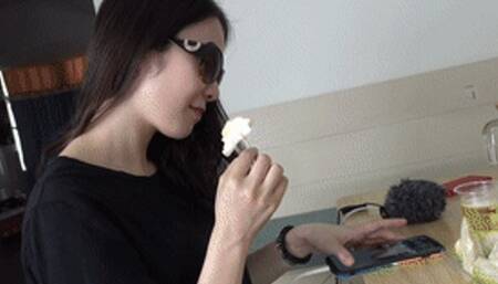 Goddess Su humiliates peeping man, insults licking foot stomping