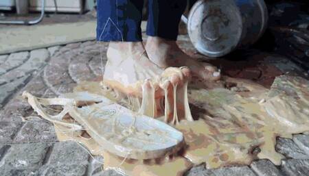 Sticky Trap in the Garage AVI (1920x1080) FHD