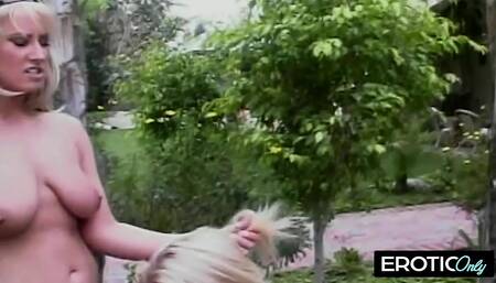 Pussy clapping loud with every thrust