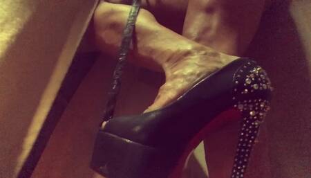 I don't want friends, but only slaves. The muscle princess dixit.