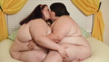 Fat Girlfriends (Jenny & Tiffany) Make Out and Make Each Other Cum *MP4*