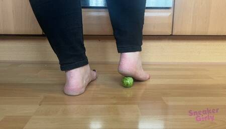 Sneaker-Girl Ella - Easter Egg Crush