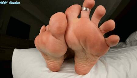 Sexy mature silver foxed vixen quick tease!! - MOV