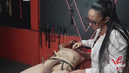 Escravo com pregadores