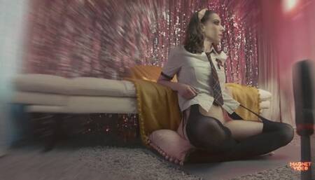 Luna Da Vine Meets Magnet