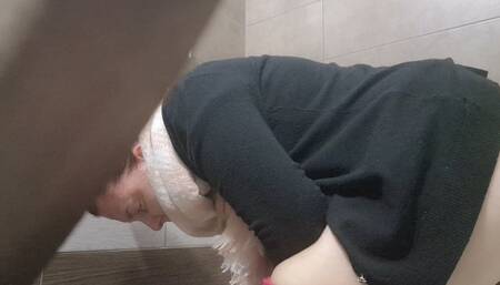 Wonderful pee in the beautician's bathroom do you want to see 4K