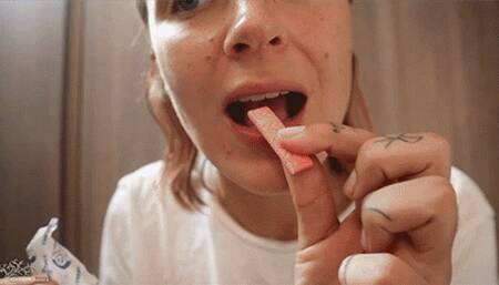 Giantess Traps her Meals