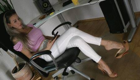 SexyPeeptoesOfficeDangle (WMV)