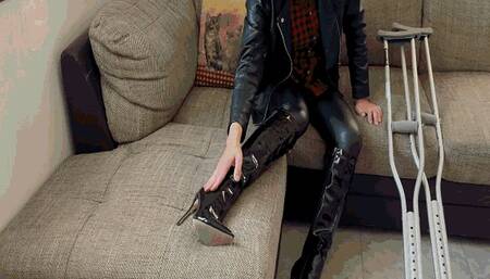 My hard day on crutches-4 MOV