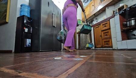 Balbina ultra sexy Big Dirty Feet Goddess in the Kitchen