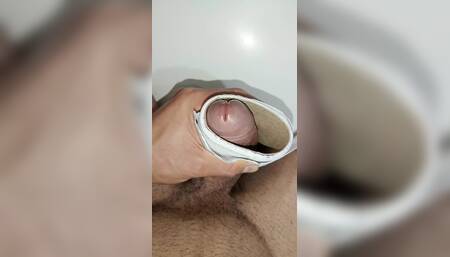 DESPERATE HANDJOB, PUBLIC BATHROOM SHOPPING MALL, BIG COCK AND VENOZA