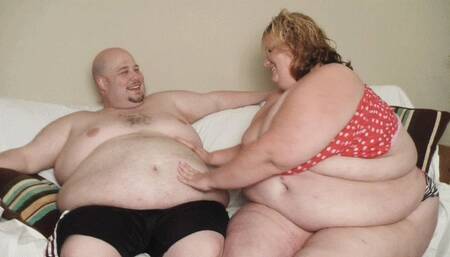 Fat Babe Deja Vu Rubs BHM Andy's Huge Belly with Lotion *MP4*