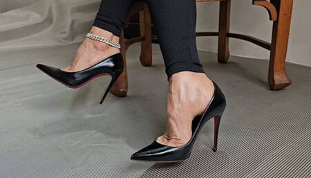 Milah Highly Arched Feet Queen on black louboutin heels