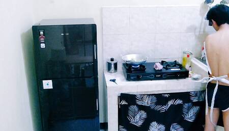 I cook breakfast while naked until my dick gets erect