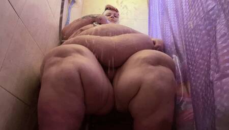 USSBBW 815 lb Shower Struggle SD
