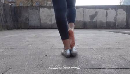 GODDESS GINA'S OUTDOOR FOOT PERVERT