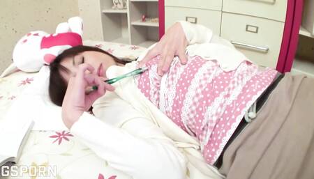 JAV Foursome Filling the Wet Pussy of Japanese College Girl of Creampies