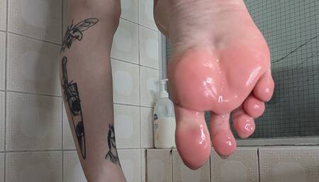 Shower Time - Giantess Edition