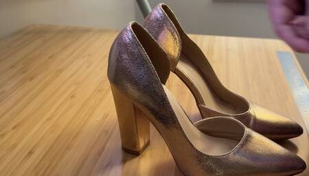 Gold Heels take a cum load