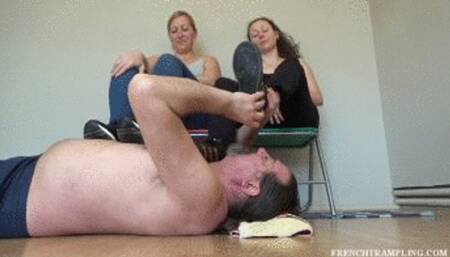 2342 Socks worship with Noemie and Lysa