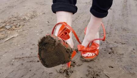 nando muzi sinking and got stuck in mud, high heels popping, nando muzi walk without straps