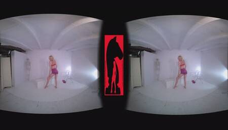 Bobbi Castle Striptease