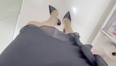 Your fetish is seeing the Queen pissing